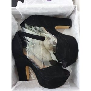 SOLD Gretta platform sandal chunky heels